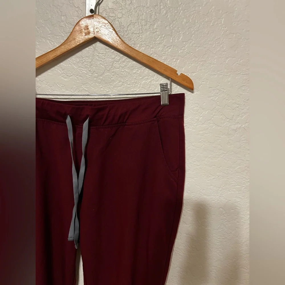 🎻Figs Men's Deep Red bottoms size XXL/T GUC